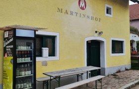 Radlerstop Kellergasse Neusiedl, © Weingut Martinshof / Holzhauser