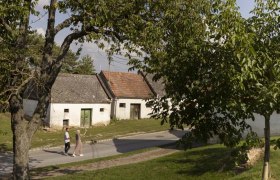 Kellergasse Kettlasbrunn genießen, © Weinviertel Tourismus / Schwarz-König